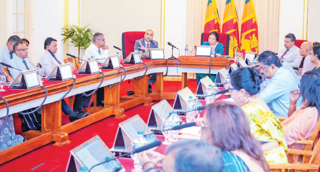 CIABOC 局长向外交部官员介绍打击贿赂和腐败的情况